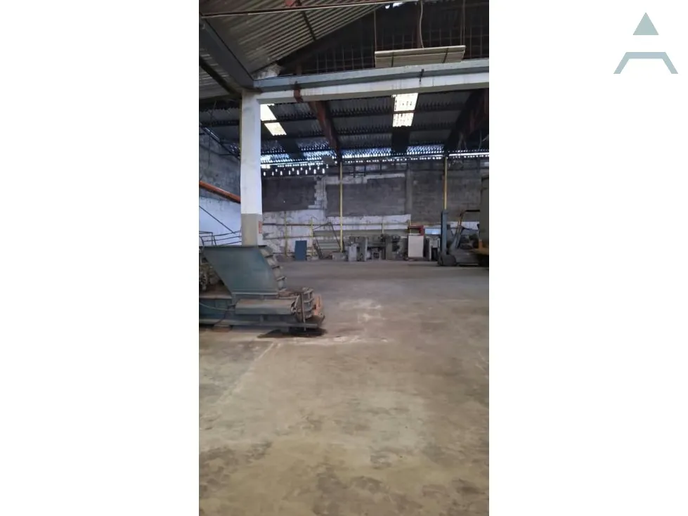 Se vende Galpon 2,700m² La Yaguara - 10