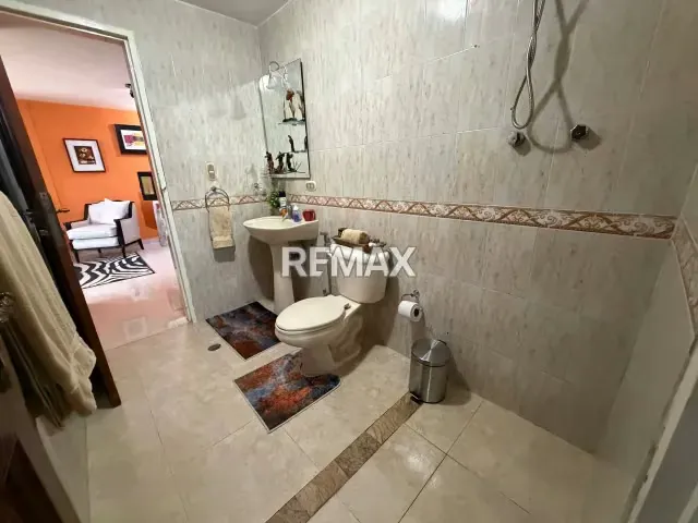 Hermosa Casa con calle privada en la mejor zona de El Castaño - 12