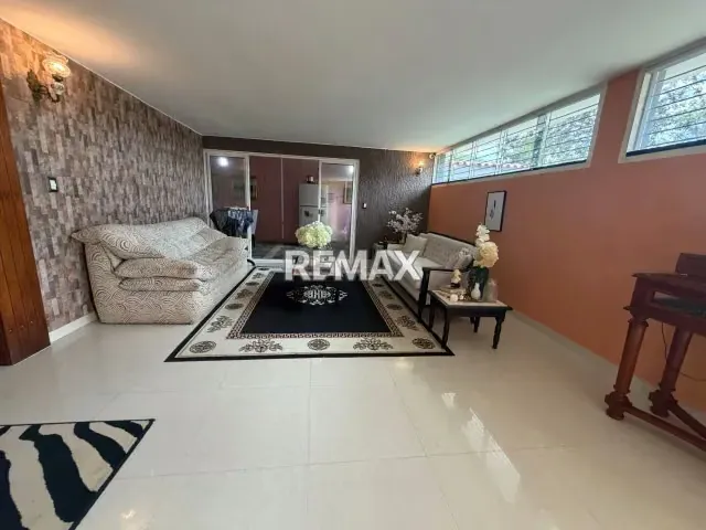 Hermosa Casa con calle privada en la mejor zona de El Castaño - 14
