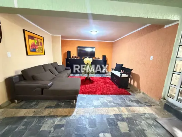 Hermosa Casa con calle privada en la mejor zona de El Castaño - 2