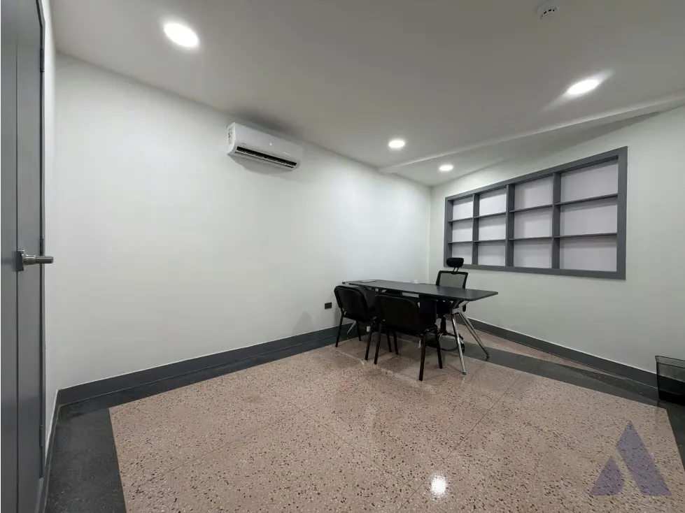 Alquilo oficina 420m2 San Roman 0694 - 19