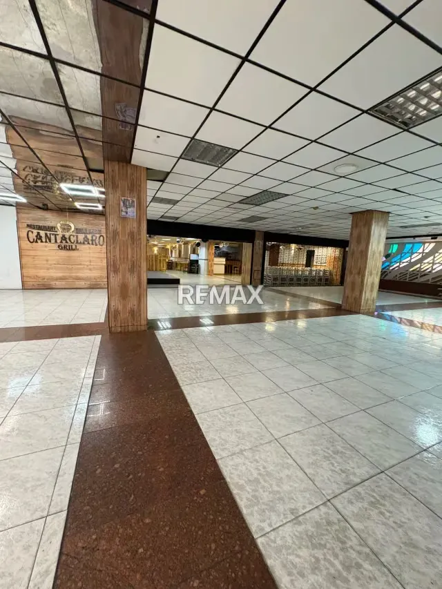 En Venta Local Comercial en la Urbina - 8