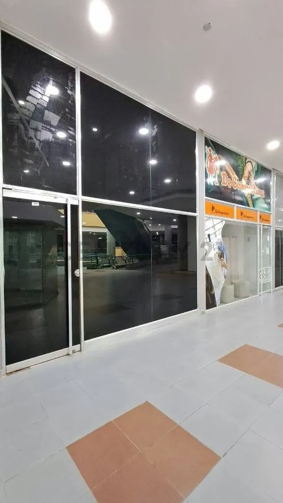 Oficina privada, Centro Comercial Caribbean Mall Local Comercial Moderno - 2