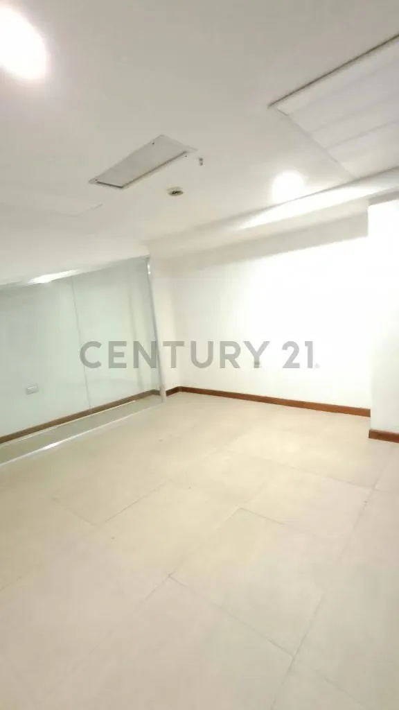 Oficina privada, Centro Comercial Caribbean Mall Local Comercial Moderno - 6