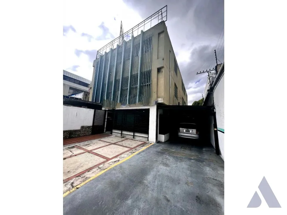 Vendo edificio comercial 640m2 La Urbina 3945