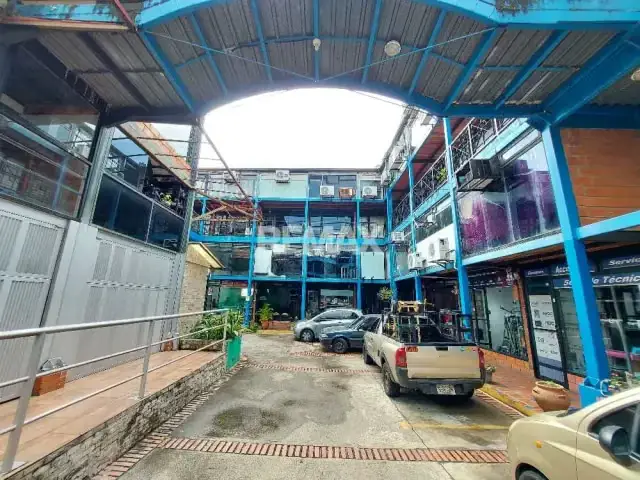 Local en VENTA en el Centro Comercial Paseo Las Cumbres Pasaje Acueducto, carreras 17 y 18 Barrio Obrero.