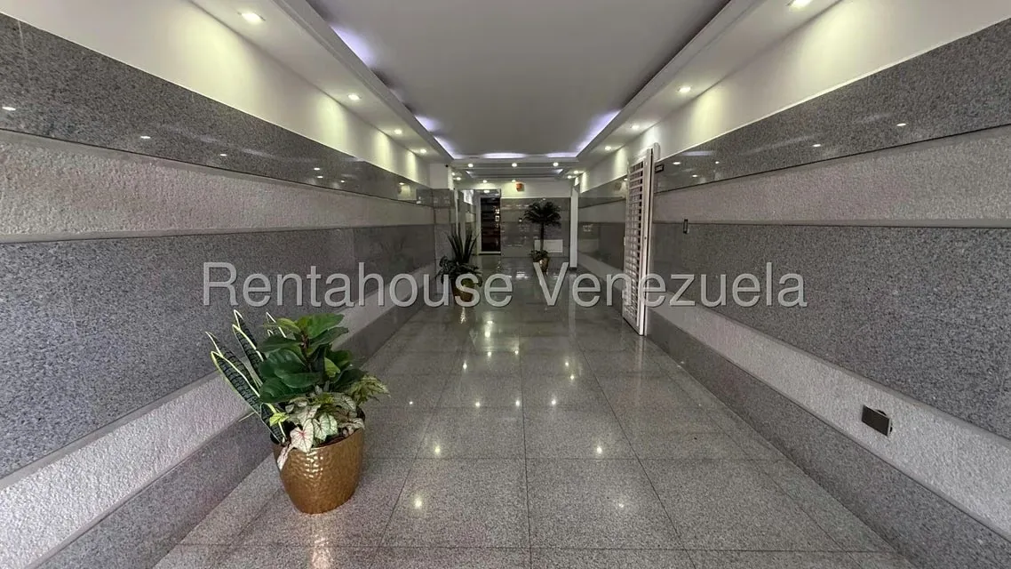 Apartamento (1 Nivel) en Alquiler en Colinas de La Tahona, Distrito Metropolitano - 2