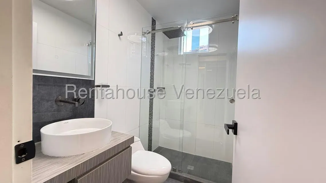 Apartamento (1 Nivel) en Alquiler en Colinas de La Tahona, Distrito Metropolitano - 18