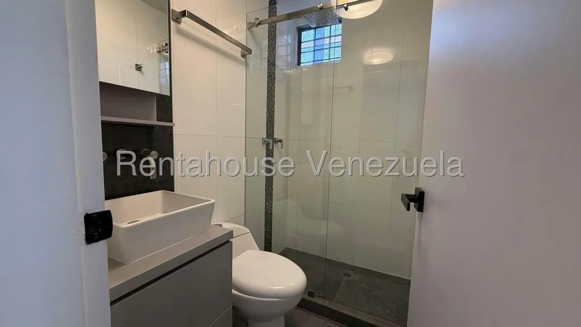Apartamento (1 Nivel) en Alquiler en Colinas de La Tahona, Distrito Metropolitano - 22