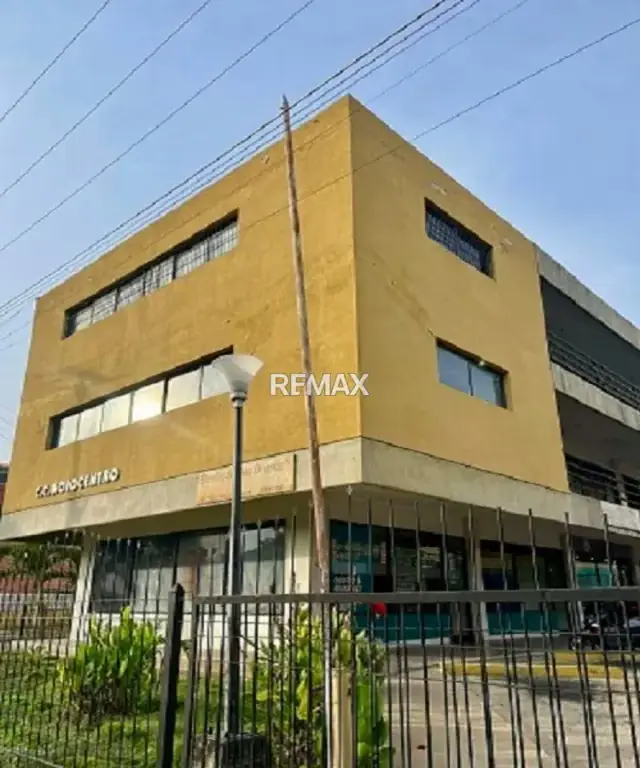 Amplio Local Comercial en Venta. CC NOVOCENTRO. PLC.