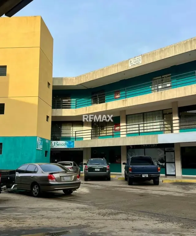 Amplio Local Comercial en Venta. CC NOVOCENTRO. PLC. - 2