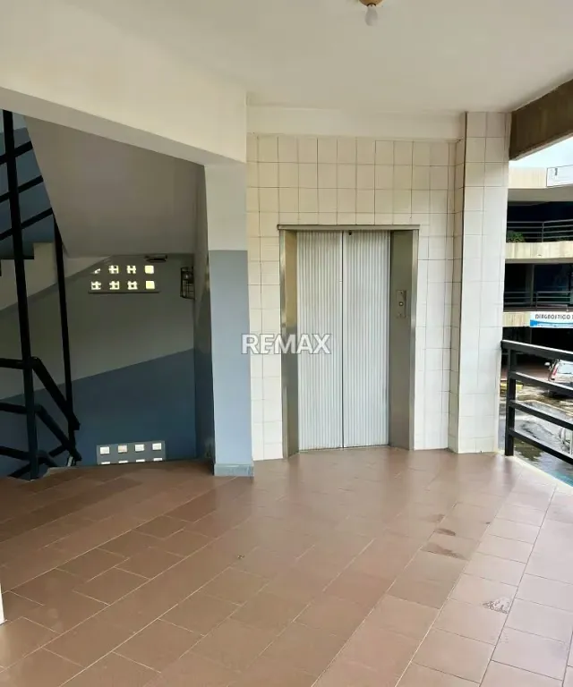Amplio Local Comercial en Venta. CC NOVOCENTRO. PLC. - 3