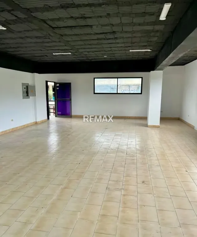 Amplio Local Comercial en Venta. CC NOVOCENTRO. PLC. - 4