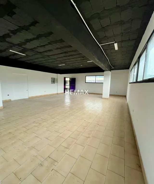 Amplio Local Comercial en Venta. CC NOVOCENTRO. PLC. - 5