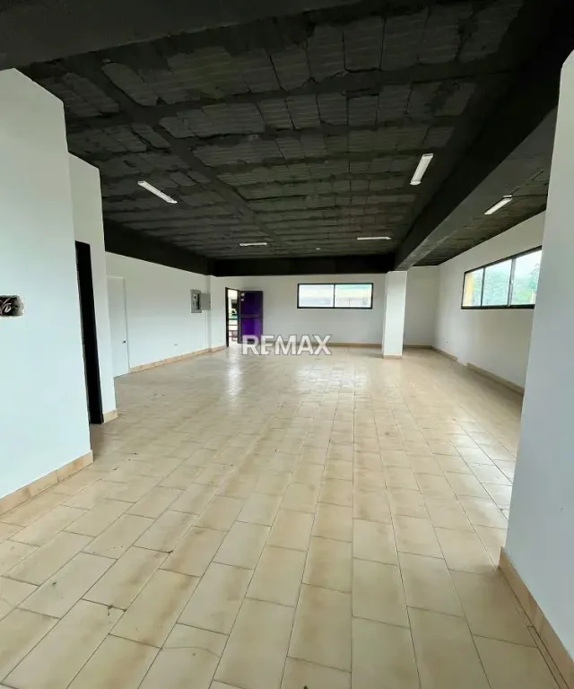 Amplio Local Comercial en Venta. CC NOVOCENTRO. PLC. - 8