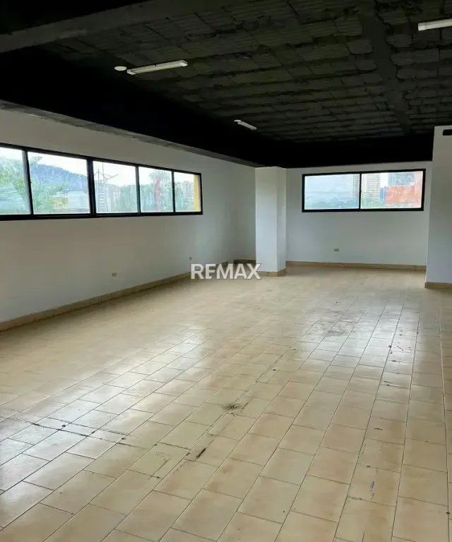 Amplio Local Comercial en Venta. CC NOVOCENTRO. PLC. - 9