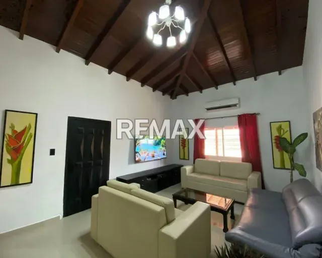 SE VENDE AMPLIA CASA-QUINTA CON DISEÑO COLONIAL MODERNO, 3 HABITACIONES CU CON BAÑO Y SISTEMA HÍDRICO DE 19.000L. CALIDAD DE VIDA GARANTIZADA EN LA MEJOR ZONA ¡TU FAMILIA MERECE VIVIR EN JORGE COLL! - 3