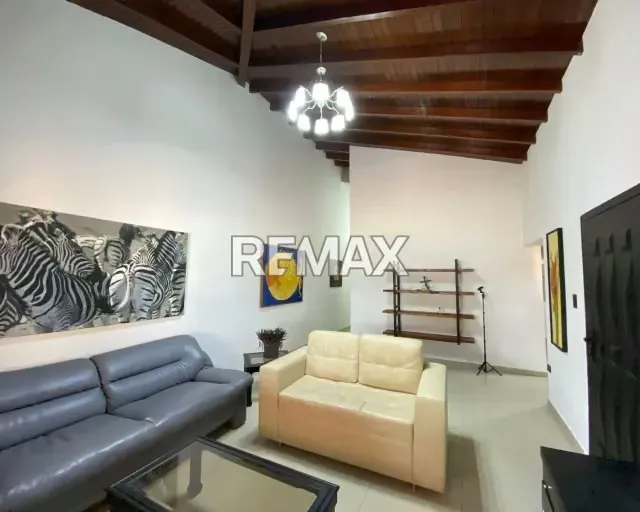 SE VENDE AMPLIA CASA-QUINTA CON DISEÑO COLONIAL MODERNO, 3 HABITACIONES CU CON BAÑO Y SISTEMA HÍDRICO DE 19.000L. CALIDAD DE VIDA GARANTIZADA EN LA MEJOR ZONA ¡TU FAMILIA MERECE VIVIR EN JORGE COLL! - 4