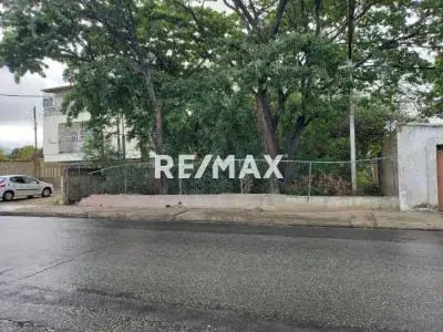 EN VENTA TERRENO CON UBICACIÓN PRIVILEGIADA, A PIE DE CALLE, CALLE EL SOL, JUAN GRIEGO, ISLA DE MARGARITA.