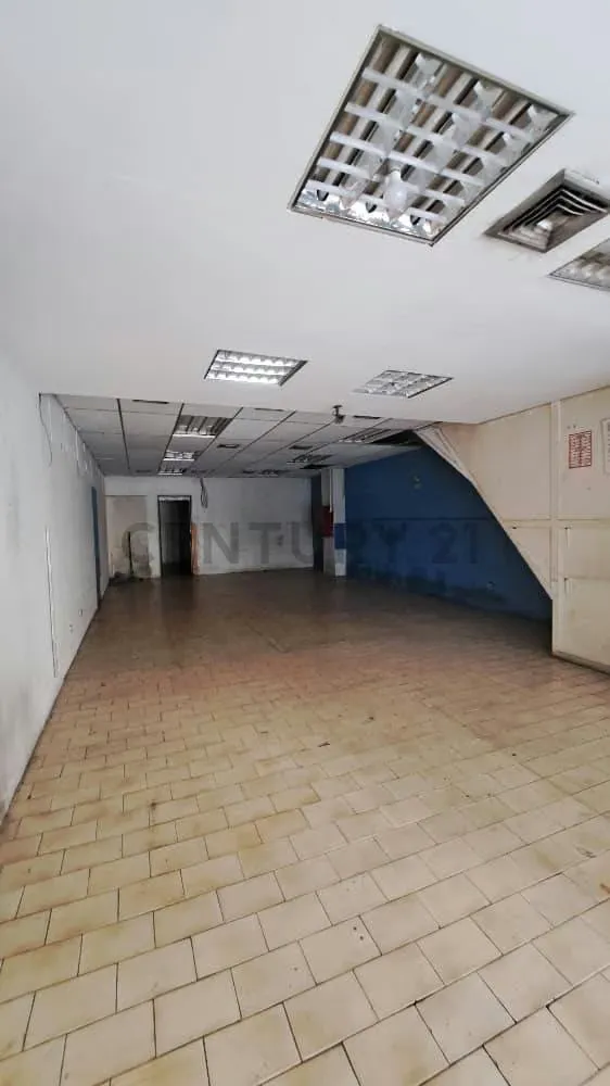 ML - Local Comercial en alquiler Av. Universidad - 11