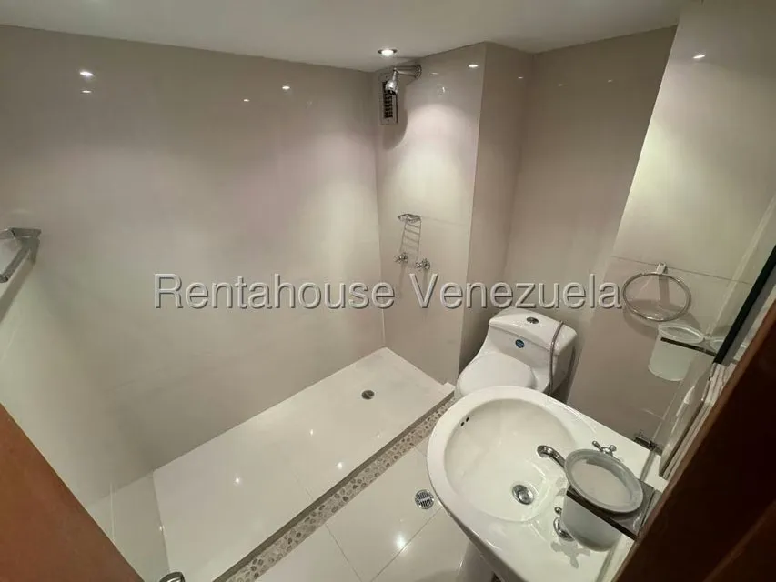 Apartamento (1 Nivel) en Venta en La Rosaleda, Miranda - 12