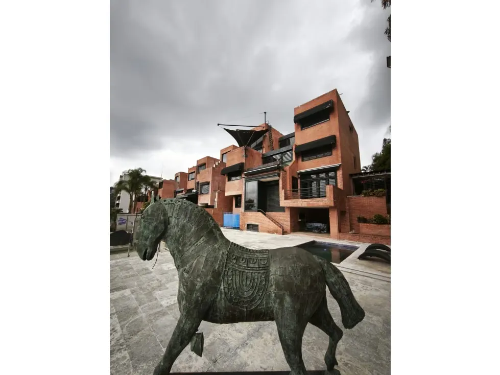 Se vende Th 380m2 Colinas de Tamanaco 2823