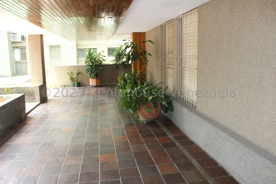Apartamento (1 Nivel) en Venta en La Urbina, Distrito Metropolitano - 2