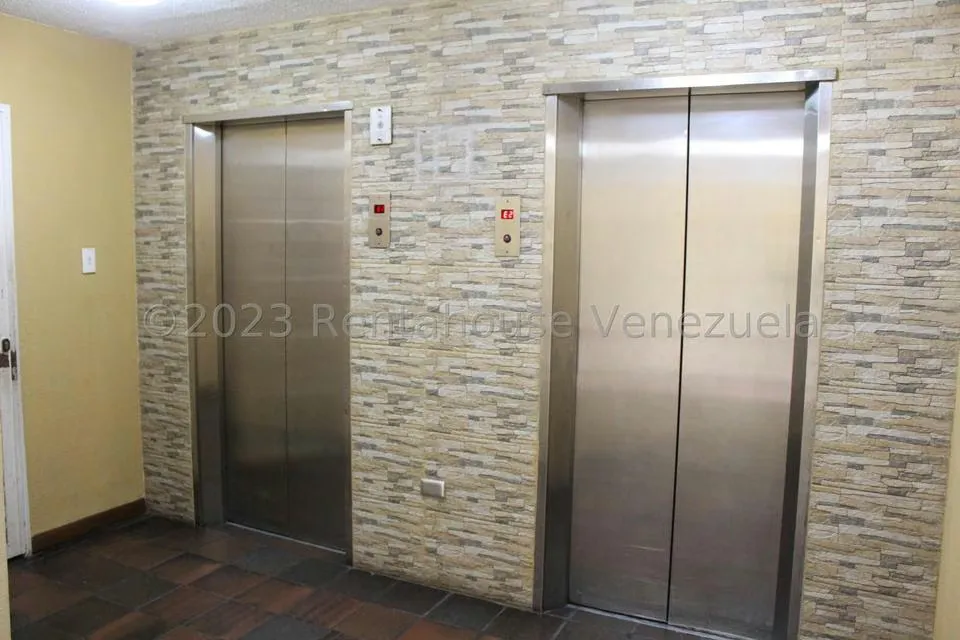 Apartamento (1 Nivel) en Venta en La Urbina, Distrito Metropolitano - 4