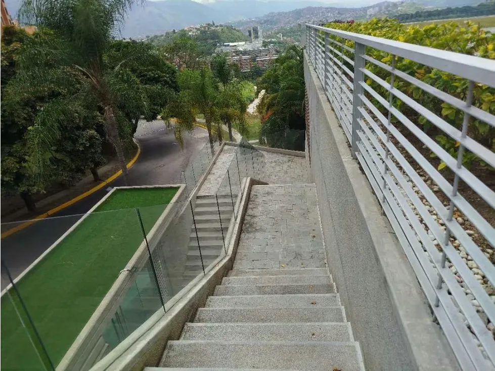 Espectacular PB Amoblado 185/80 (265m) 3h-4b-2E-2M. Lomas del Sol - 3