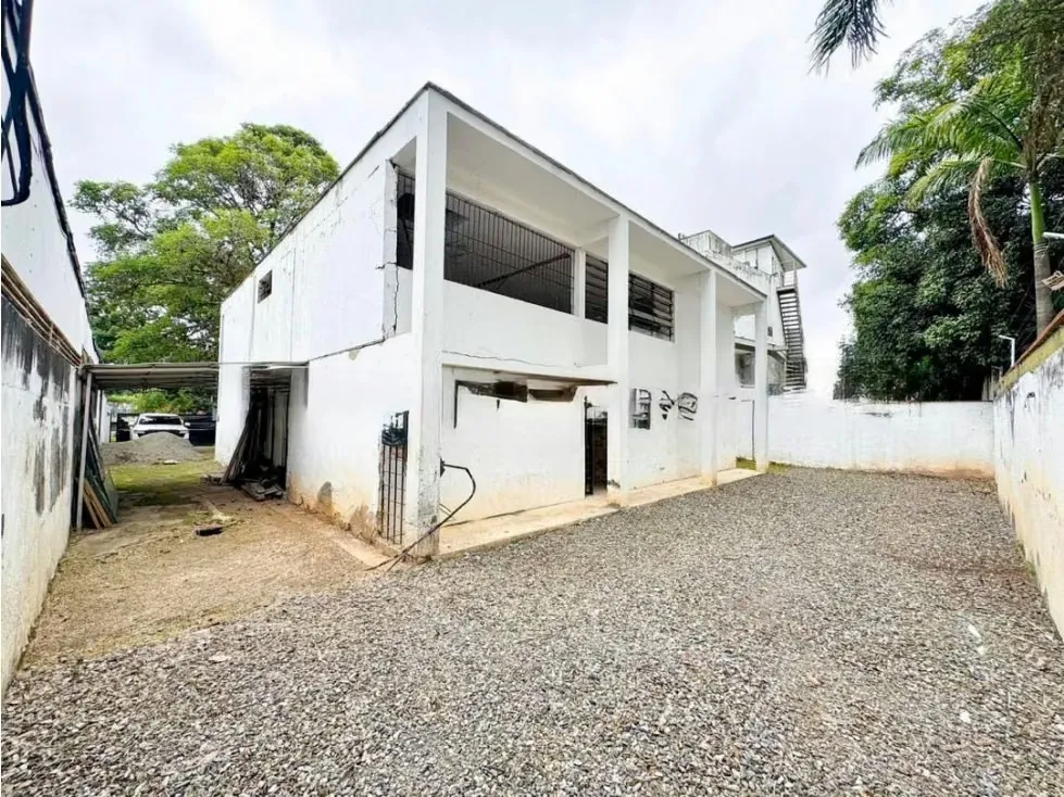 Vendo local/casa-comercial 364m2 Chuao 8531 - 2