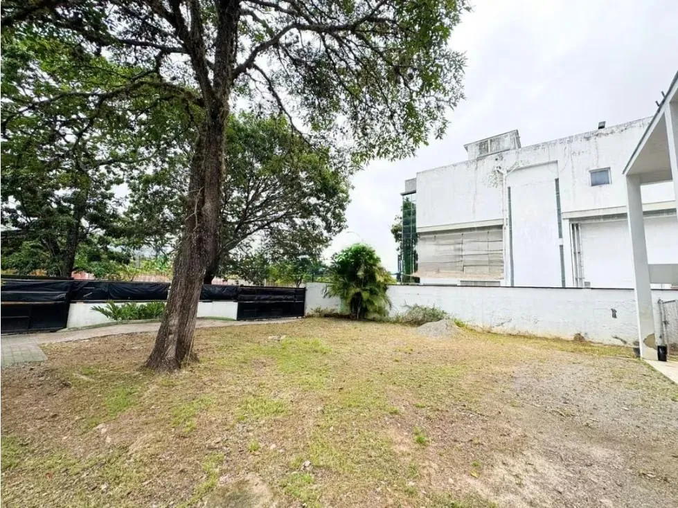 Vendo local/casa-comercial 364m2 Chuao 8531 - 8