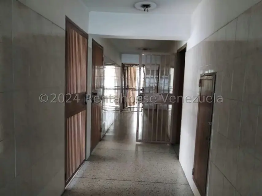 Edificio en Venta en Avenida Bolivar Sur, Carabobo - 60
