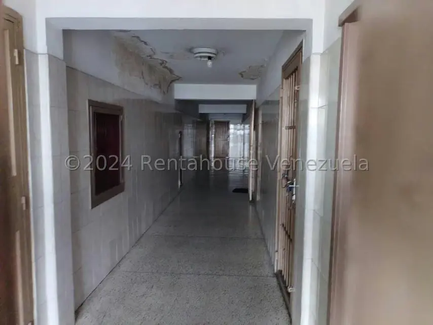 Edificio en Venta en Avenida Bolivar Sur, Carabobo - 65