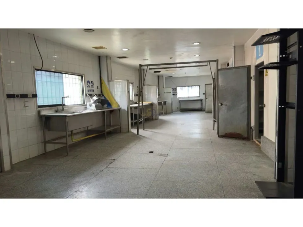 En Venta Edificio Comercial en Petare Av Francisco de Miranda - 12