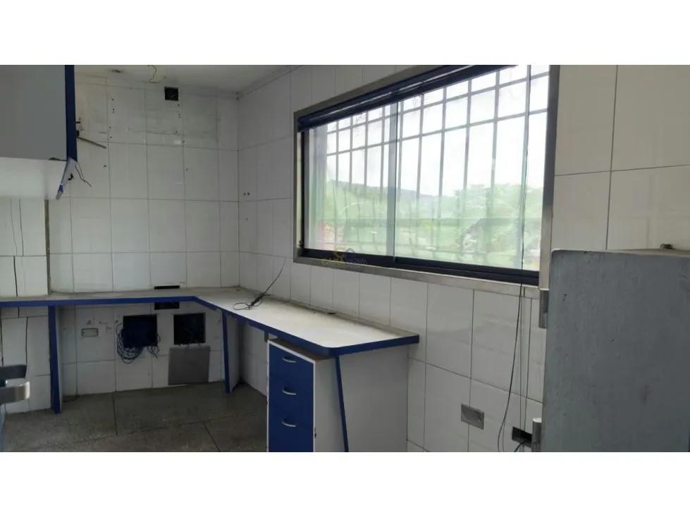 En Venta Edificio Comercial en Petare Av Francisco de Miranda - 16