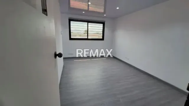 SE VENDE OFICINA EN COLINAS DEL NEVERI - 7
