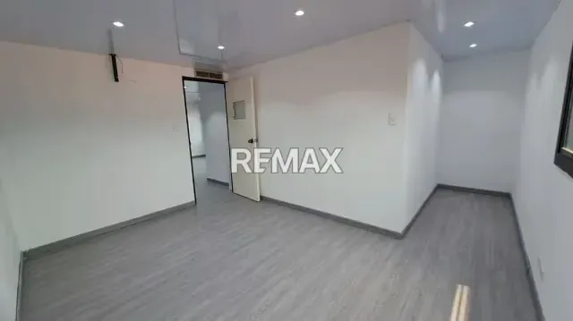 SE VENDE OFICINA EN COLINAS DEL NEVERI - 9