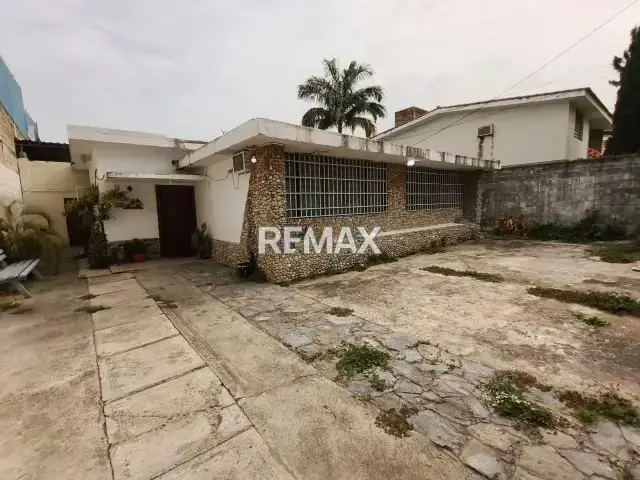 VENTA CASA PARA REMODELAR , URBANIZACION SAN MIGUEL , A PIE DE CALLE , , ENTRADA POR LA CALLE MARIÑO Y POR LA AVENIDA ARAGUA