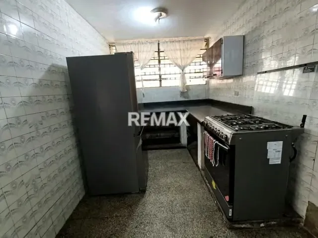 VENTA CASA PARA REMODELAR , URBANIZACION SAN MIGUEL , A PIE DE CALLE , , ENTRADA POR LA CALLE MARIÑO Y POR LA AVENIDA ARAGUA - 5