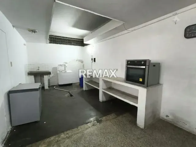 VENTA CASA PARA REMODELAR , URBANIZACION SAN MIGUEL , A PIE DE CALLE , , ENTRADA POR LA CALLE MARIÑO Y POR LA AVENIDA ARAGUA - 6