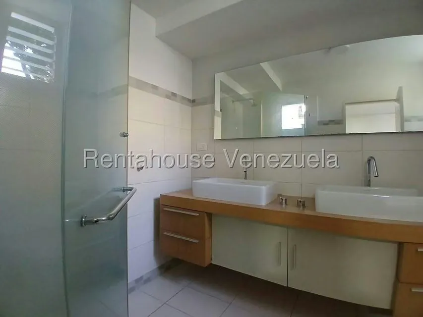 Apartamento (1 Nivel) en Alquiler en Los Palos Grandes, Distrito Metropolitano - 15