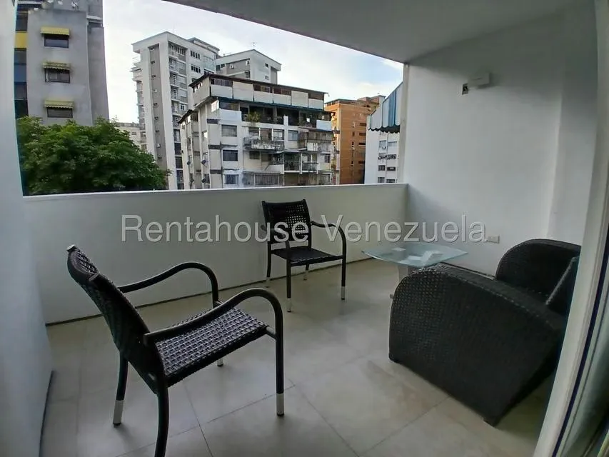 Apartamento (1 Nivel) en Alquiler en Los Palos Grandes, Distrito Metropolitano - 3