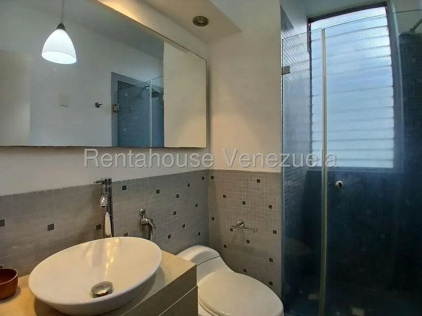 Apartamento (1 Nivel) en Alquiler en Los Palos Grandes, Distrito Metropolitano - 21