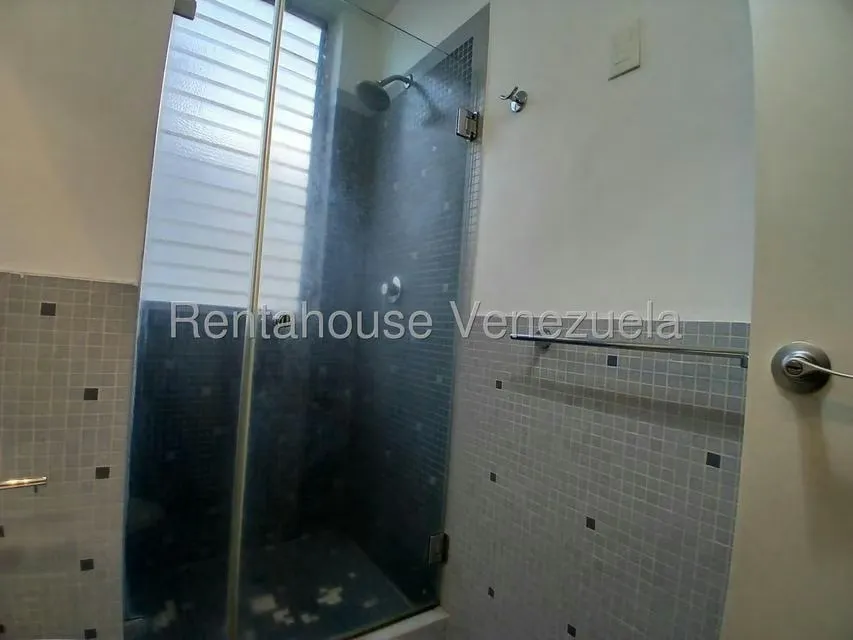 Apartamento (1 Nivel) en Alquiler en Los Palos Grandes, Distrito Metropolitano - 22