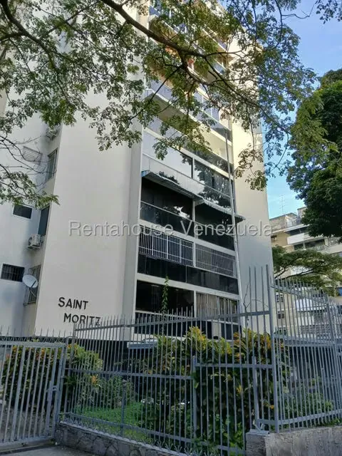 Apartamento (1 Nivel) en Alquiler en Los Palos Grandes, Distrito Metropolitano - 25