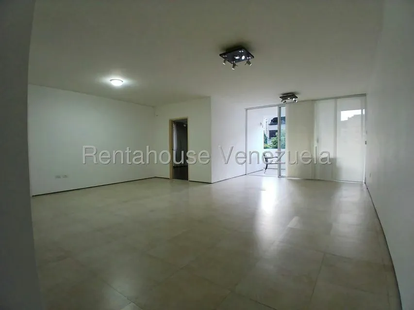 Apartamento (1 Nivel) en Alquiler en Los Palos Grandes, Distrito Metropolitano - 4