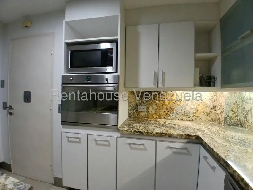 Apartamento (1 Nivel) en Alquiler en Los Palos Grandes, Distrito Metropolitano - 9