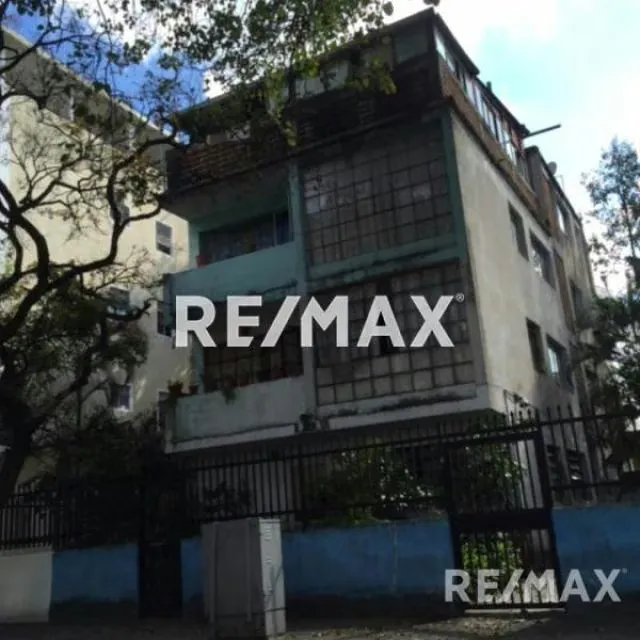 Venta de Edificio en Los Chaguaramos - 2