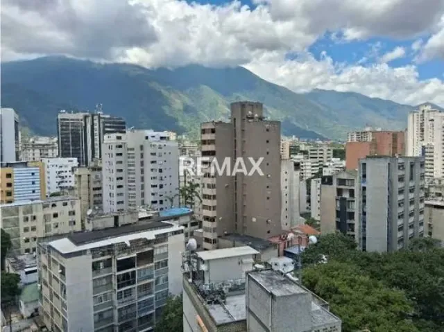 OFICINA EN SABANA GRANDE EN VENTA. 50M2 - 13