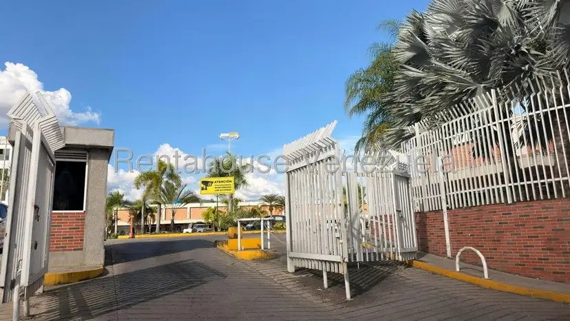 Comercial (Local Comercial) en Venta en Nueva Casarapa, Miranda